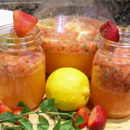 How to make fresh strawberry lemonade