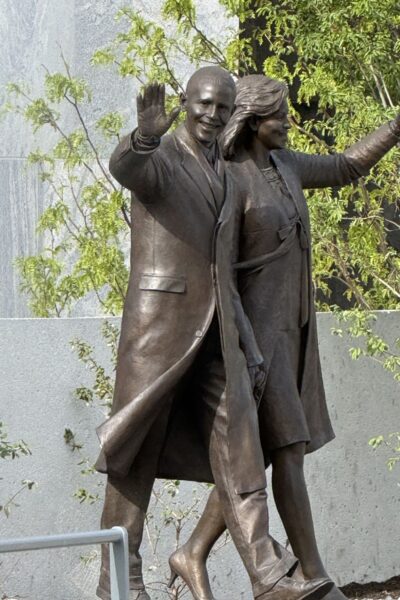 statue of barack and michelle obama